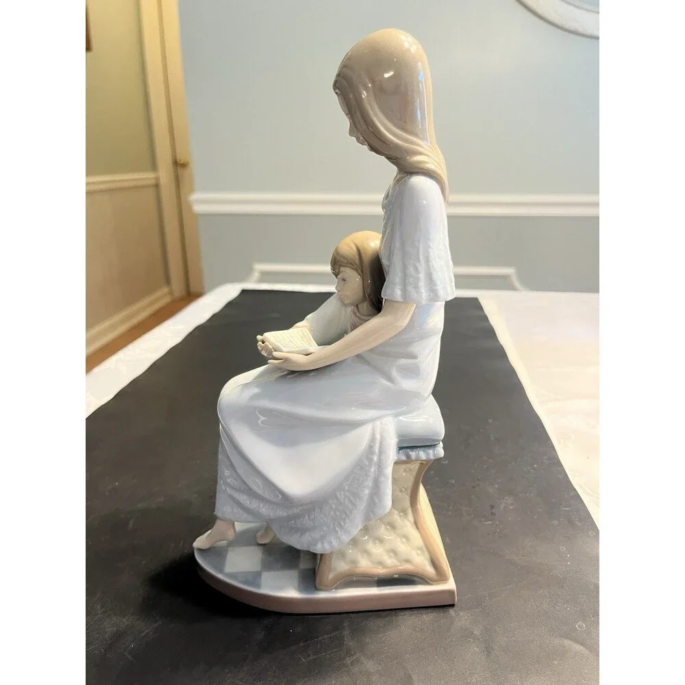 Lladro #5457 BEDTIME STORY Figurine Mother Daughter PERFECT CONDITION!